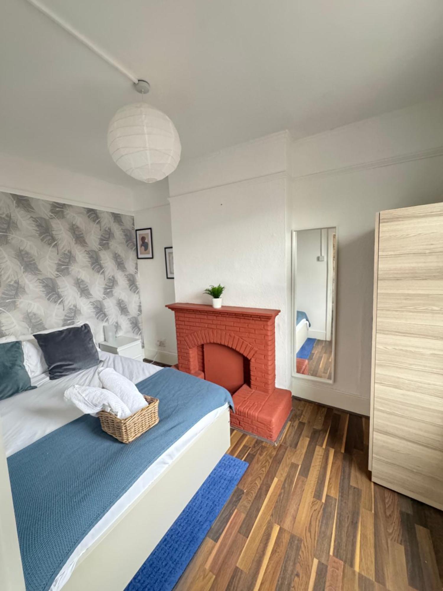 2 Bed Apt Sofa Bed Up To 6 London Exterior foto