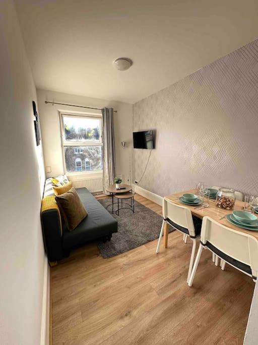2 Bed Apt Sofa Bed Up To 6 London Exterior foto