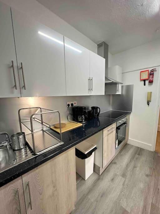 2 Bed Apt Sofa Bed Up To 6 London Exterior foto