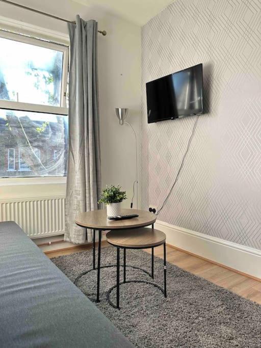 2 Bed Apt Sofa Bed Up To 6 London Exterior foto