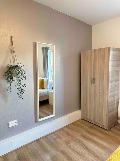 2 Bed Apt Sofa Bed Up To 6 London Exterior foto