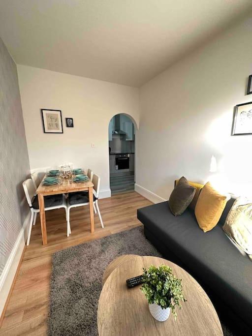 2 Bed Apt Sofa Bed Up To 6 London Exterior foto